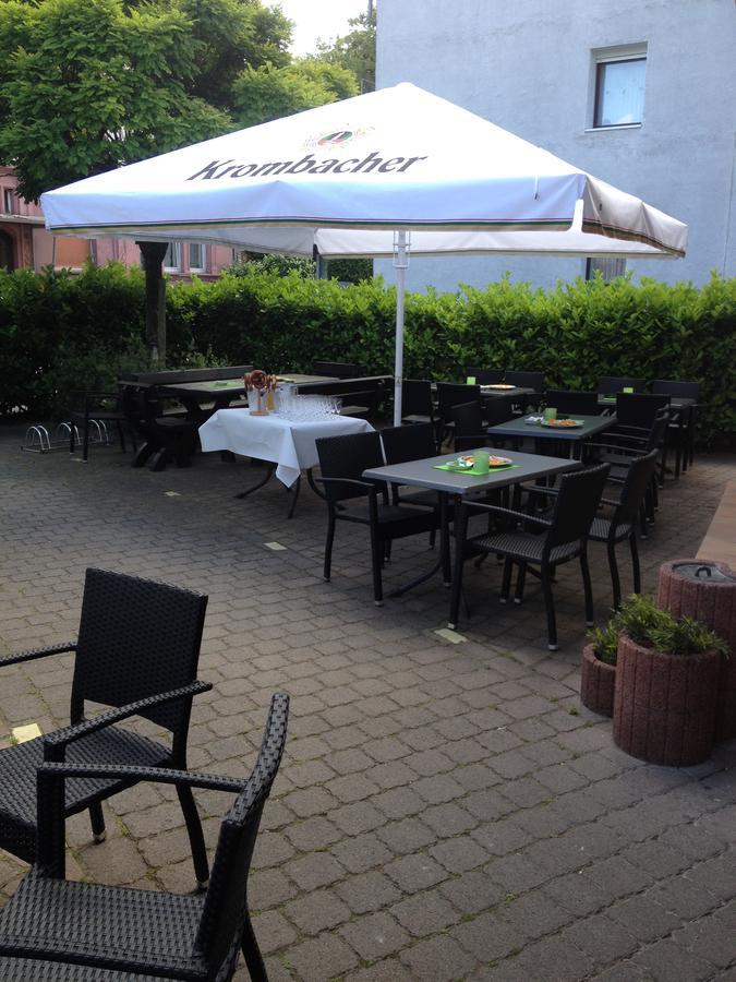 Hausener Dorfkrug Otel Frankfurt am Main Dış mekan fotoğraf