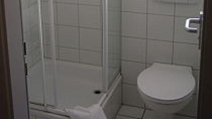 Hausener Dorfkrug Otel Frankfurt am Main Dış mekan fotoğraf