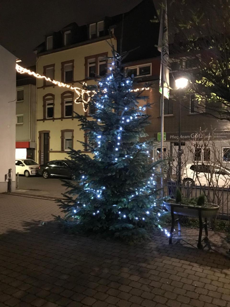 Hausener Dorfkrug Otel Frankfurt am Main Dış mekan fotoğraf