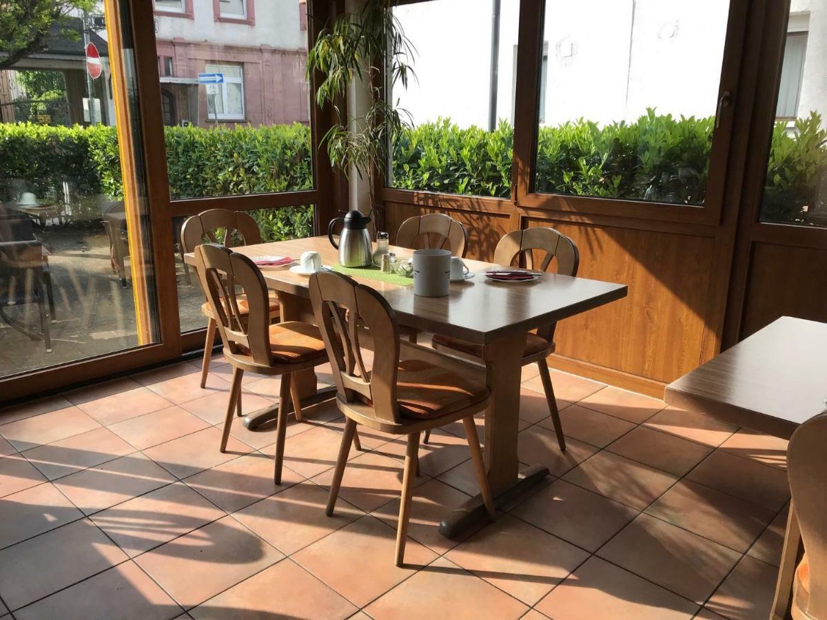 Hausener Dorfkrug Otel Frankfurt am Main Dış mekan fotoğraf